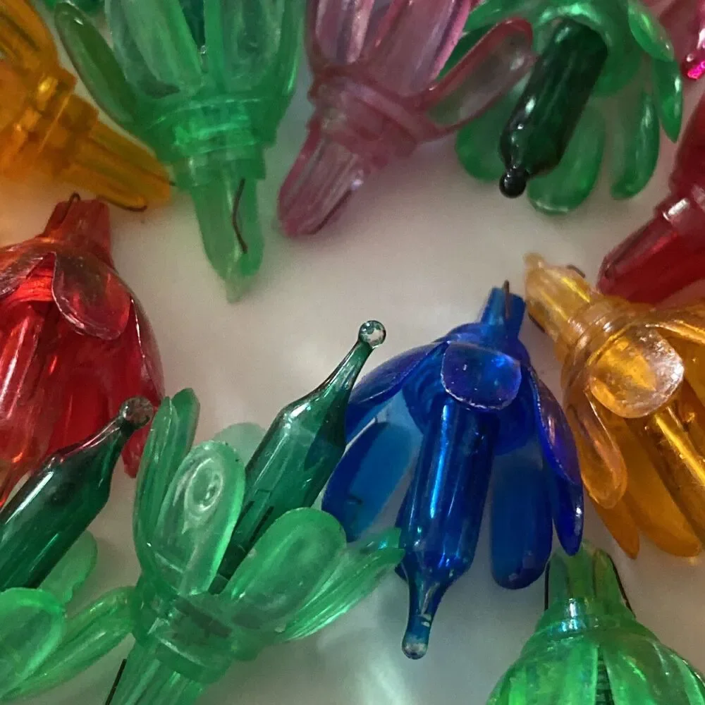 Christmas Floral Petal Plastic Light Covers (34) Reflectors w/ Bulbs Vintage
